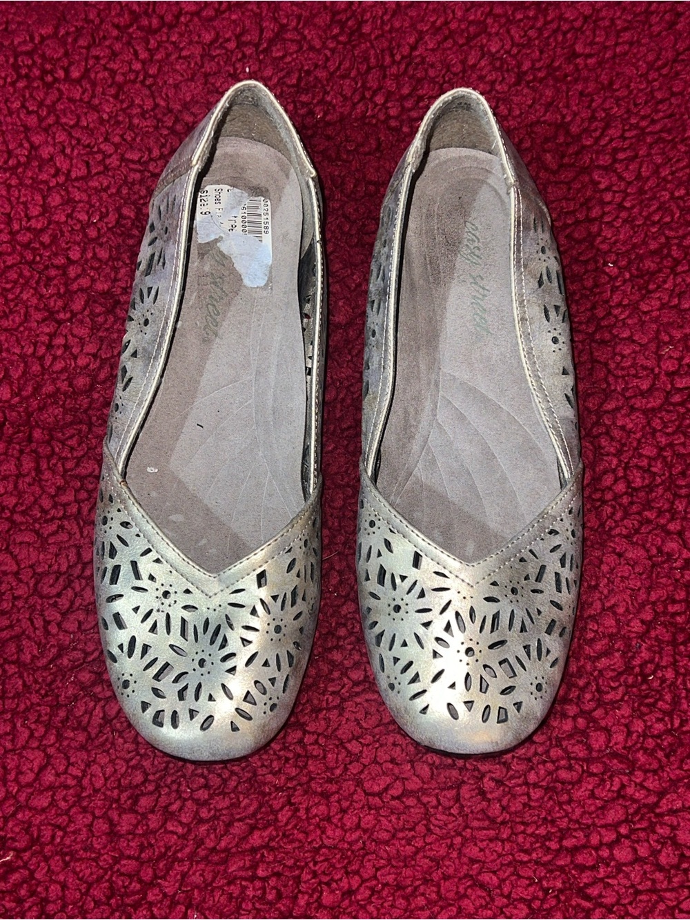 City Streets Women's Gold Laser-Cut Ballet Flats